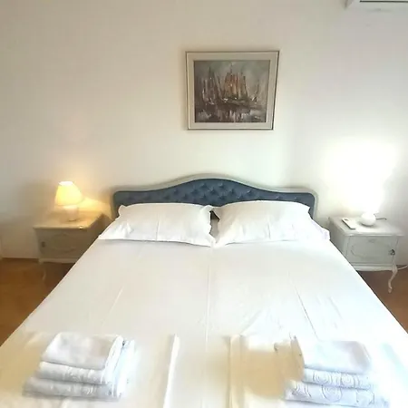 Alma Apartment Makarska